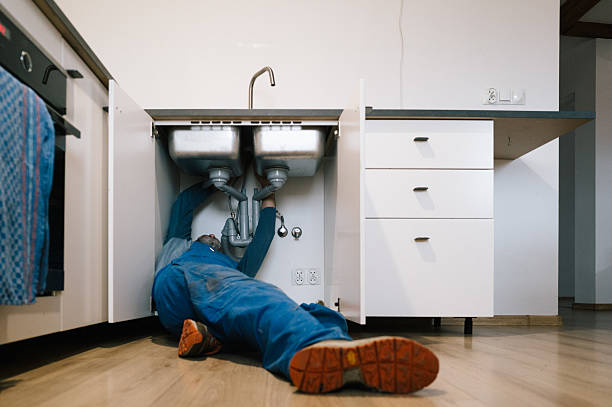 Professional Plumbing technician working in Alderpoint, CA